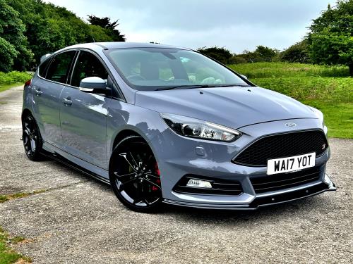 Used Car for sale by K and M Car Sales Ltd - Ford Focus 2.0T EcoBoost ST-3