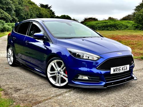 Used Car for sale by K and M Car Sales Ltd - Ford Focus 2.0T EcoBoost ST-3