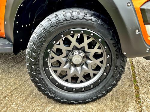 Used Car for sale by K and M Car Sales Ltd - Land Rover Discovery 3.0 SD V6 HSE Auto 4WD Euro 6