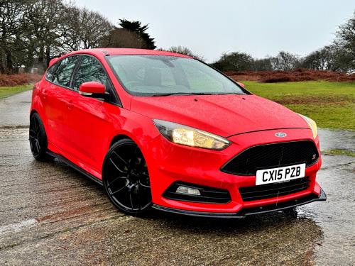 Used Car for sale by K and M Car Sales Ltd - Ford Focus 2.0T EcoBoost ST-2